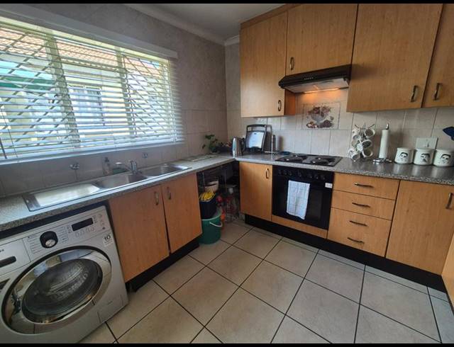 3 BEDROOM TOWNHOUSE FOR SALE IN ELANDSPARK